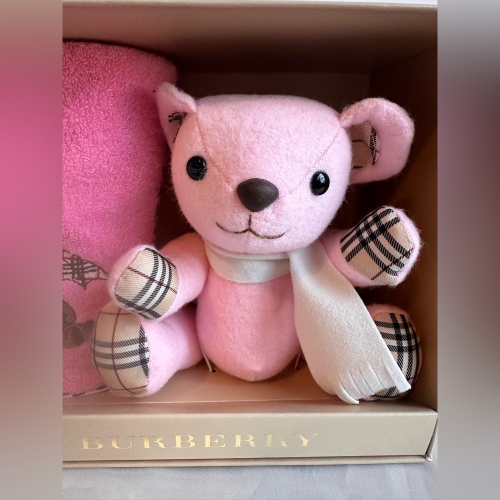 Burberry Rare Authentic Teddy Bear & Hand Towel Gift Set Collector’s Edition - Picture 7 of 14
